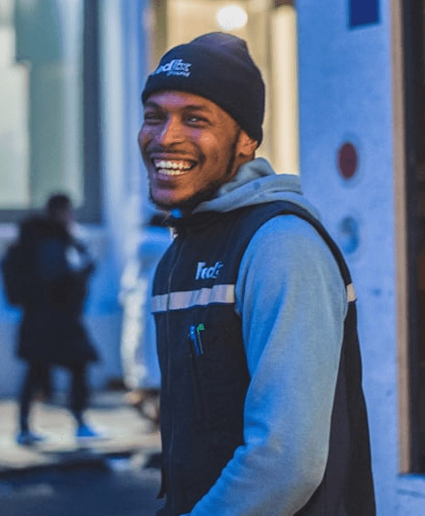 Image de personne souriante